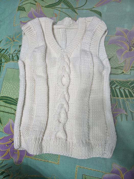 Вязаная безрукавка