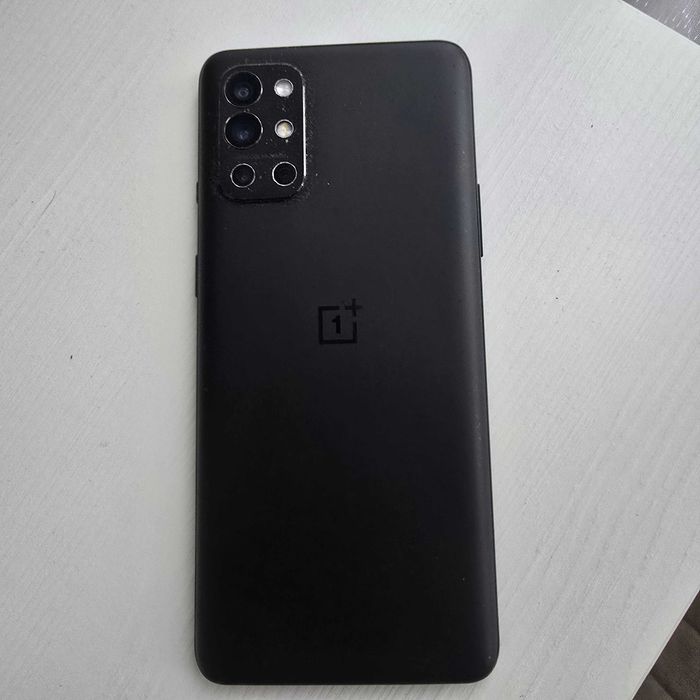 Продам телефон OnePlus 9R