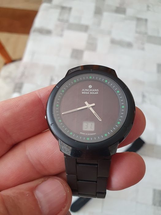 Продавам часовници работят перфектно състояние като нови