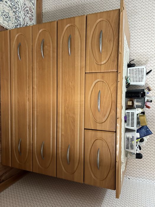 Продам спальный гарнитур дубовый в полном комплекте