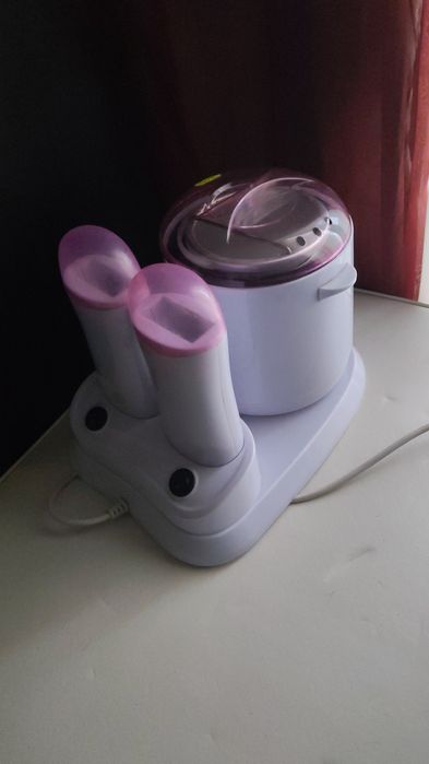 Masa manichiura scaune oglinzi coafor