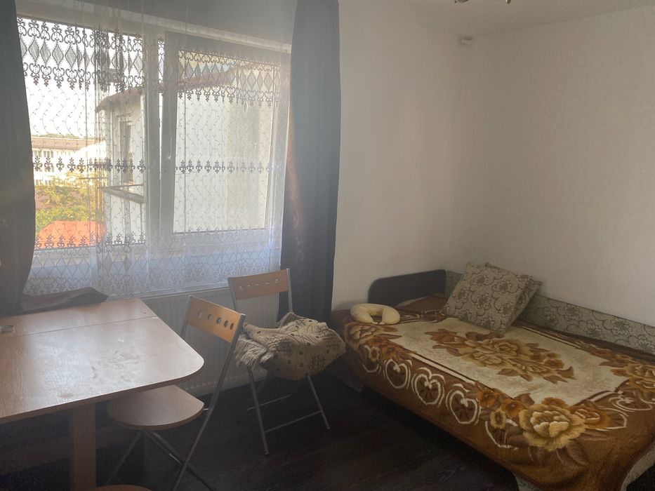 închiriez Apartament in spatele Colegiului Naț. Petru Rares