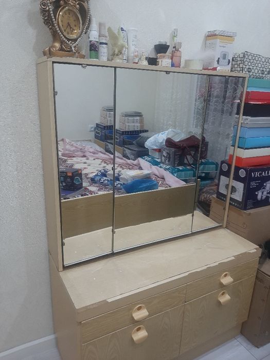 Продаю тумба с зеркалом