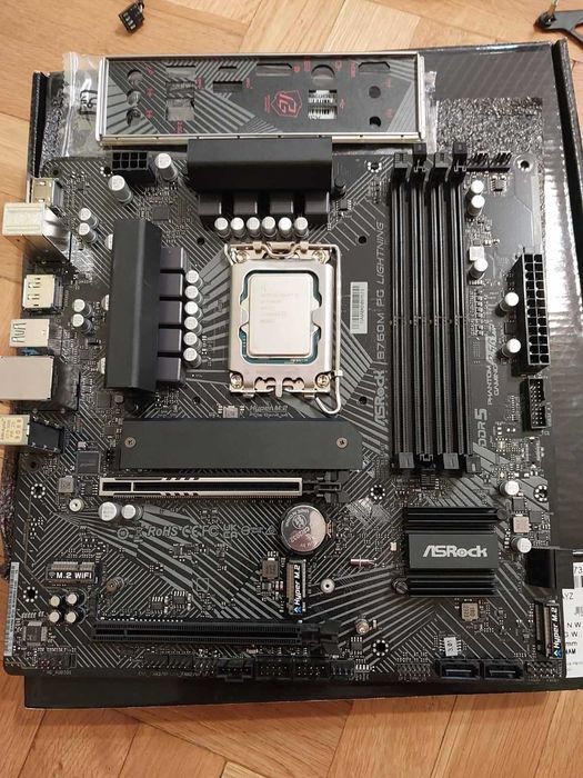 Intel Core i5 12600K + AsRock B760M PG Lightning  DDR5