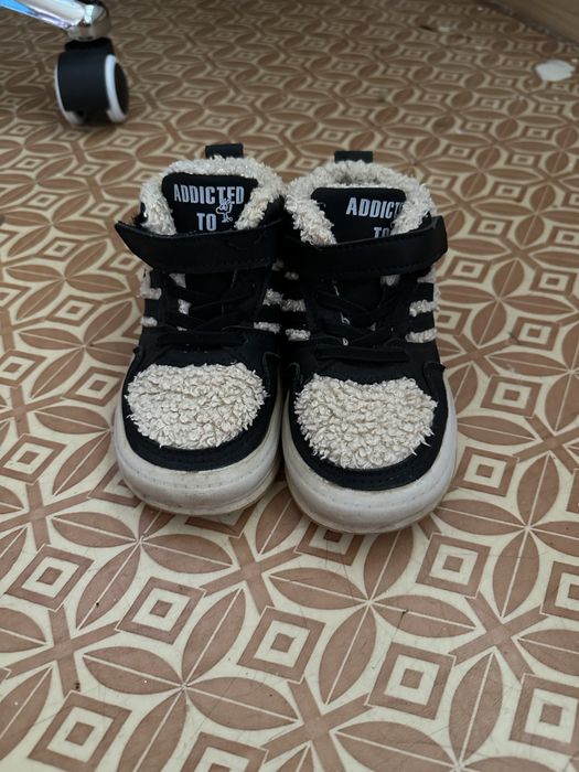 Тёплые детские кроссовки