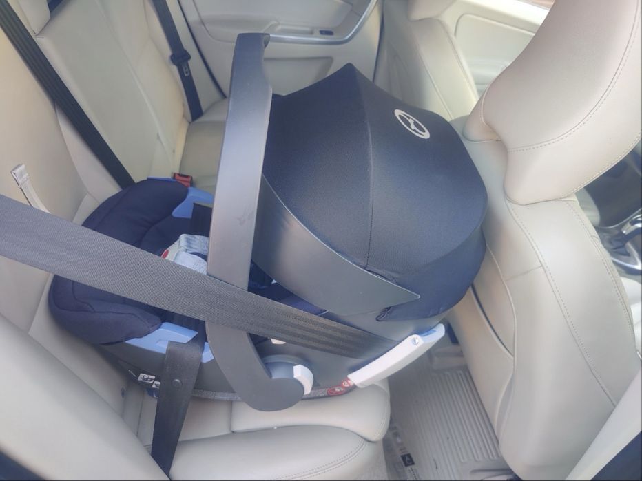 Vând obiecte pentru bebeluși