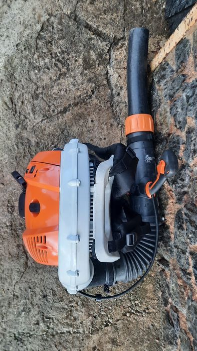 Vând suflanta Stihl BR 700