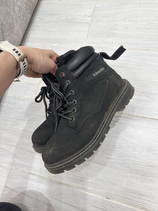 Продам детские ботинки 34 размер