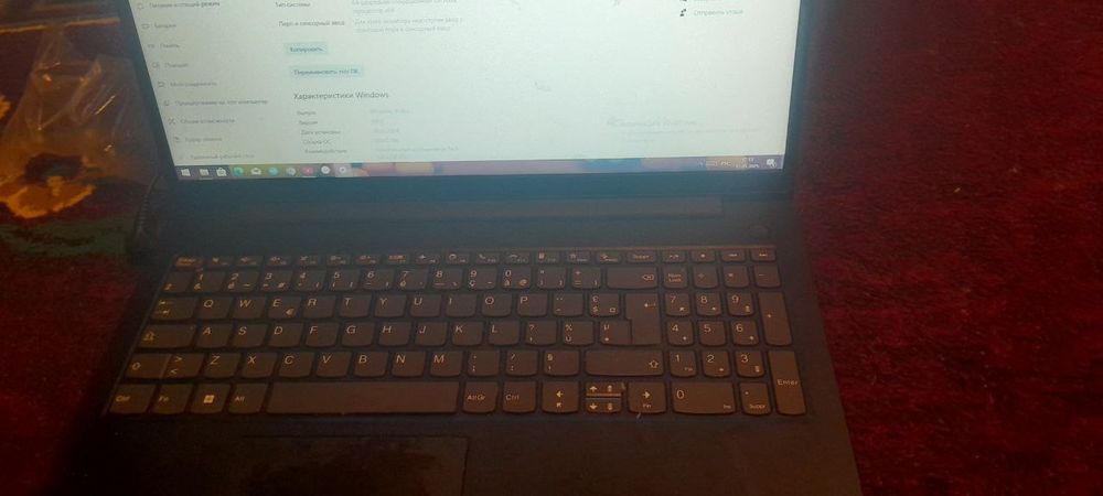 Noutbuk LENOVO yangi olinganiga 4 oy boldi