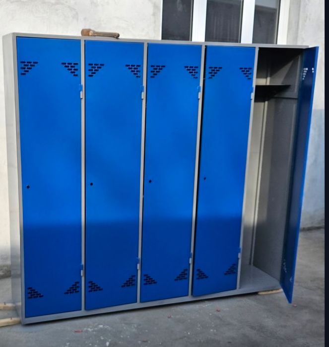 Шкафы металические раздевальные,  шкафы для телефонов , сумок  и т.д.