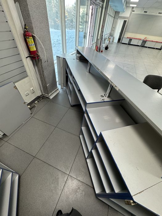 Респшен стол и шкаф