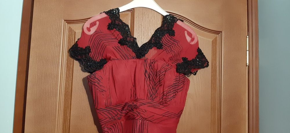 Официални рокли.