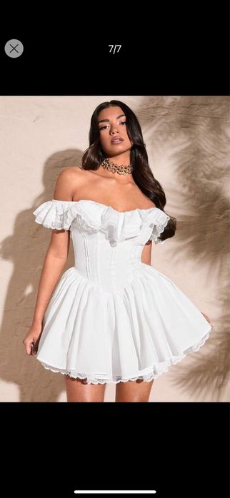 Бяла къса рокличка