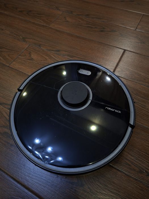продаётся робот пылесос roborock s5 max