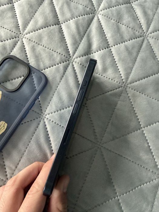 Продавам Iphone 15 pro