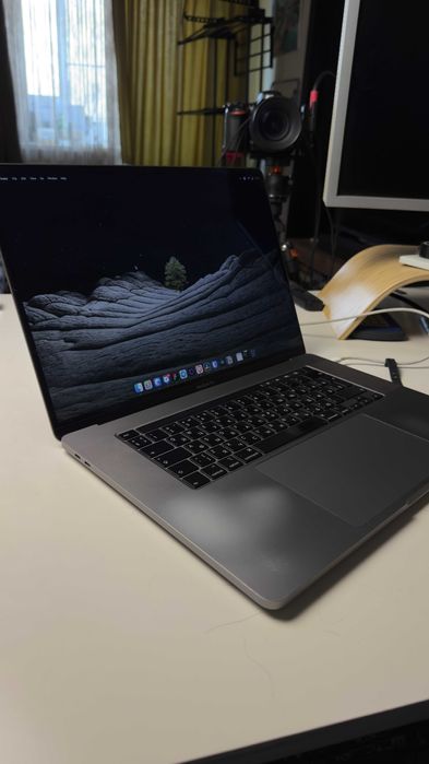 Macbook Pro 2019 Core i7 16gb, 512gb, 5300M Radeon