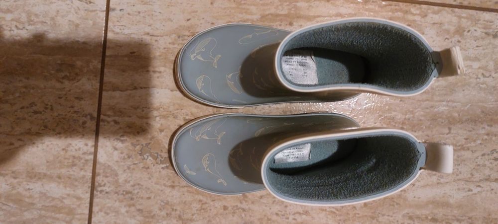 Vand cizmulite baietel h&m marimea 24