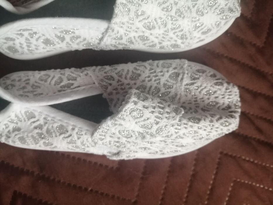 Дрехи за момиченце, роклички, ветровка, пантофки