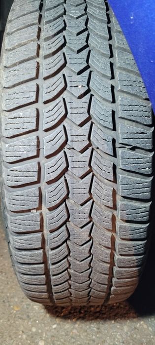 Vând 2 anvelope Debica iarna 205 55 16