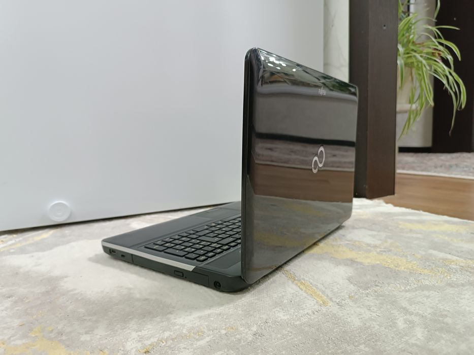 Ноутбук Fujitsu Siemens Microsoft office.