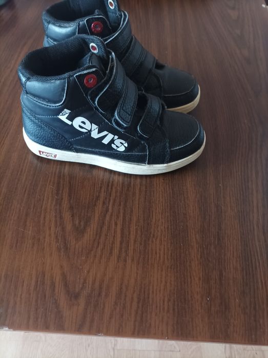 Adidași Levi pentru copiii