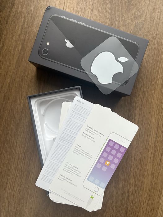 Cutie iPhone 8 Space Gray 128GB + Stickere Apple și Manuale