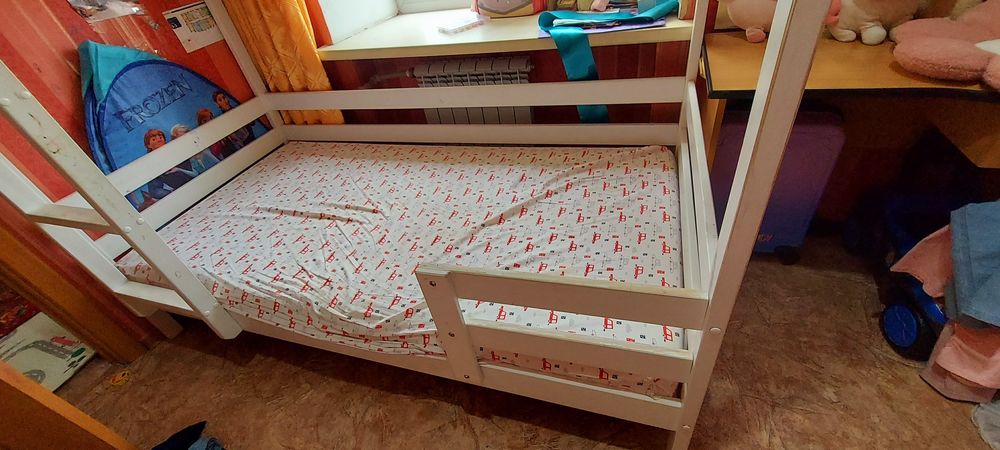 Детская двухъярусная кровать