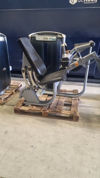 Фитнес уреди Matrix G7 предно и задно бедро