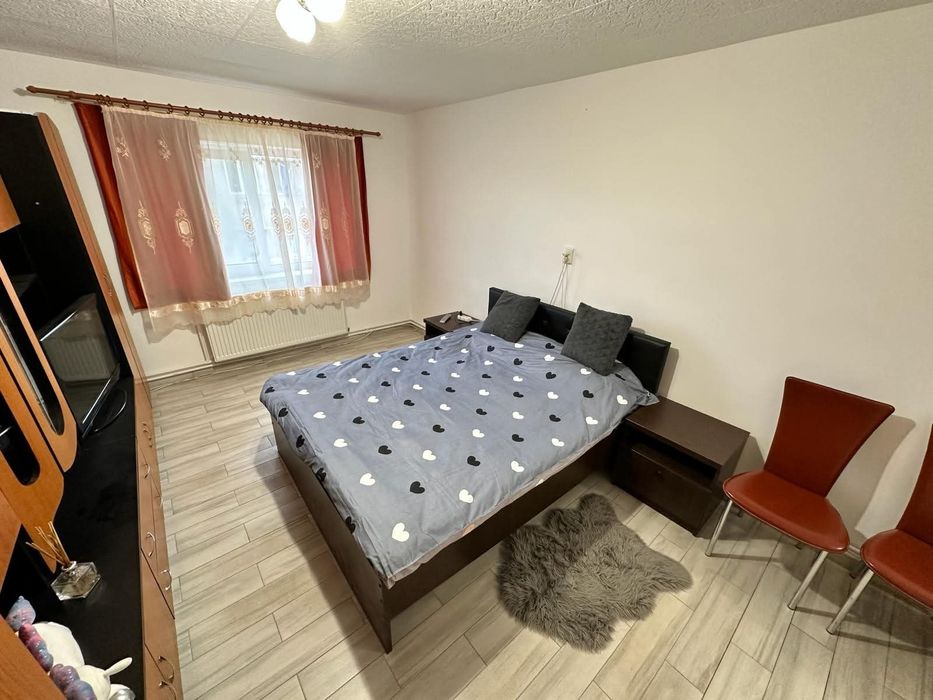 Vănd schimb garsonieră !!