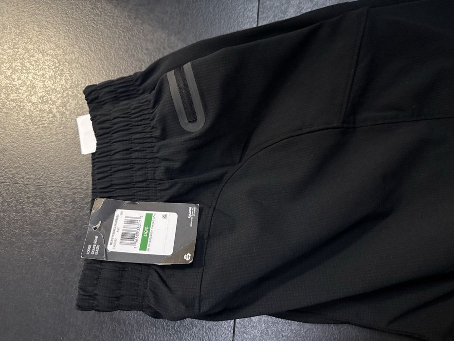 UNDER ARMOUR , размер Л , потуресто