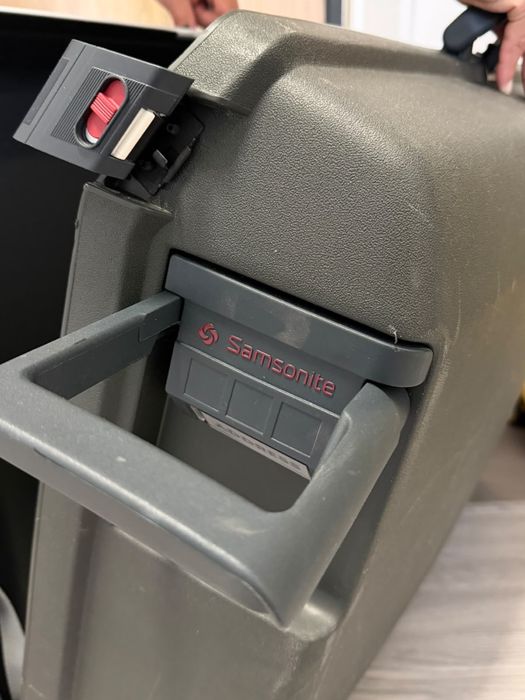Чемодан L Samsonite