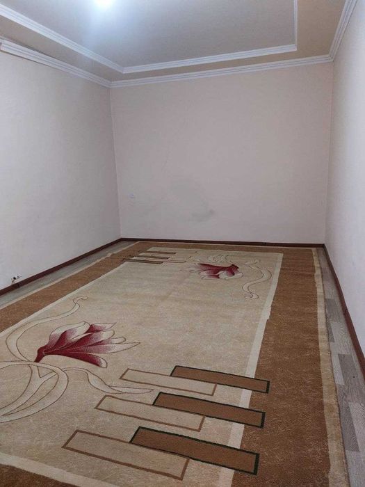 Ijaraga 5 xonali hovli beriladi. Uy o‘rtacha ta’mirlangan
