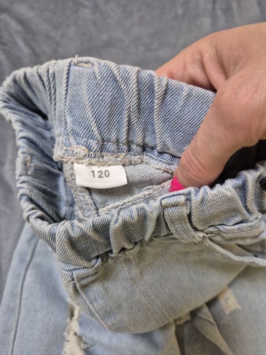 Детски дънки с кръпки