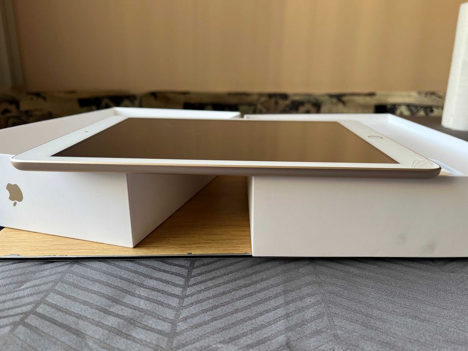 APPLE iPad 5 GEN 9.7" - 32 GB, Gold (MPGT2B/A)