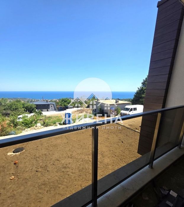 Нова триетажна къща, м-т Акчелар, РЗП: 240 кв.м, двор: 520 кв.м