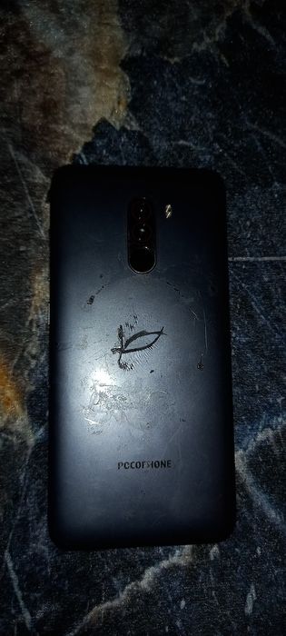 Продам телефон POCO F1