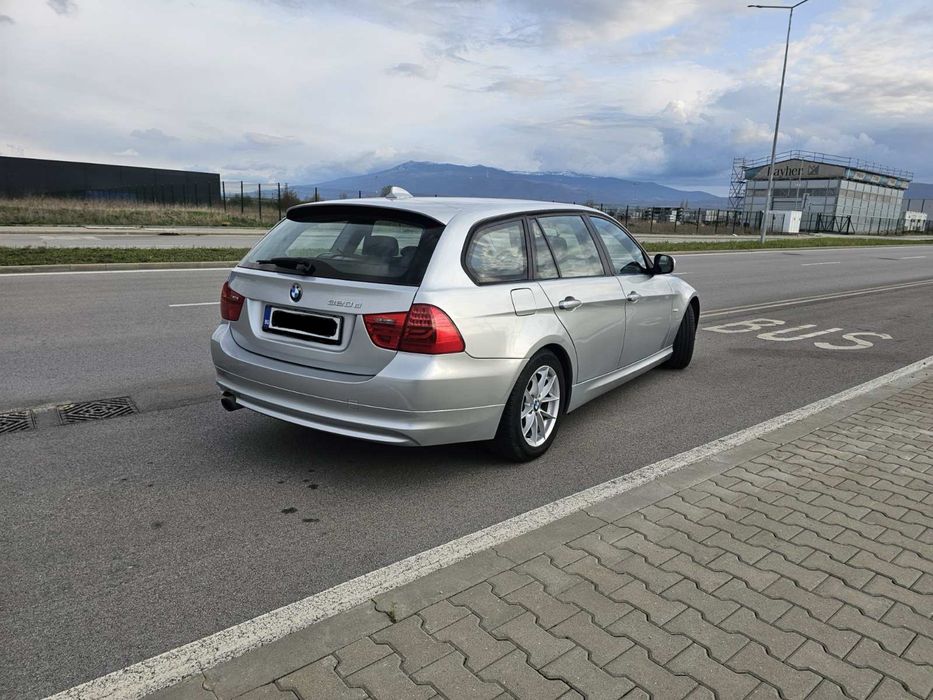 Продавам BMW 320D
