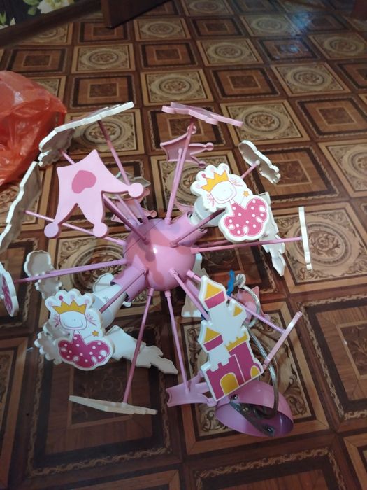 Продам люстру в отличном состояние.