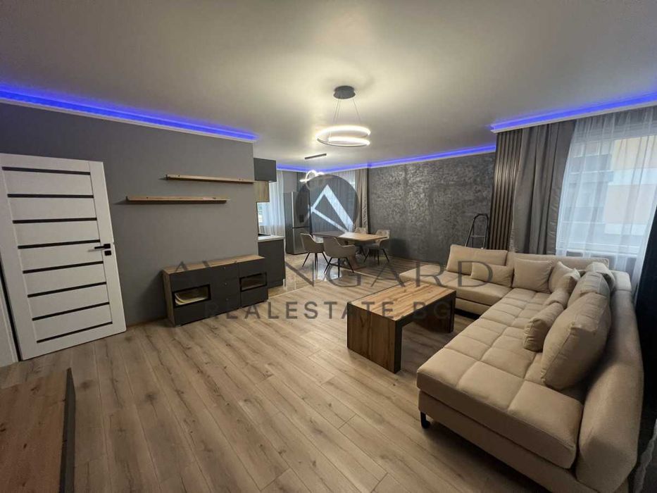 Продава се Тристаен апартамент в Пловдив, Кючук Париж - 115 кв.м за 1774 €/кв.м - Снимка #2