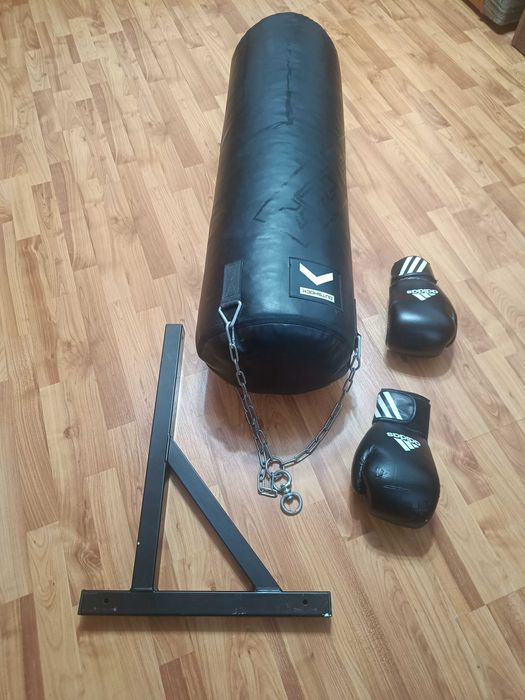 Sac de box cu suport de prindere si o pereche de manusi cadou