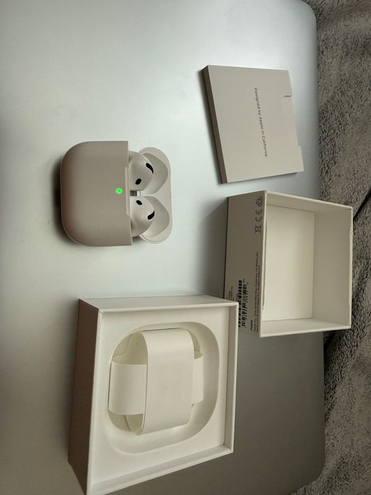 Слушалки Airpods 4