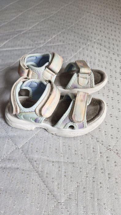 Сандалии на девочку 27