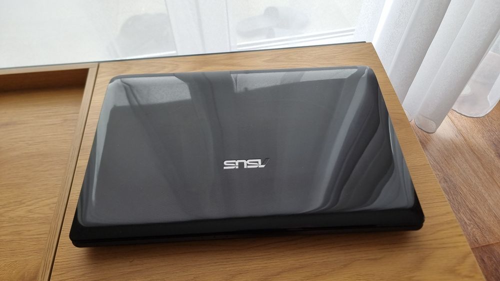 Laptop Asus  17"