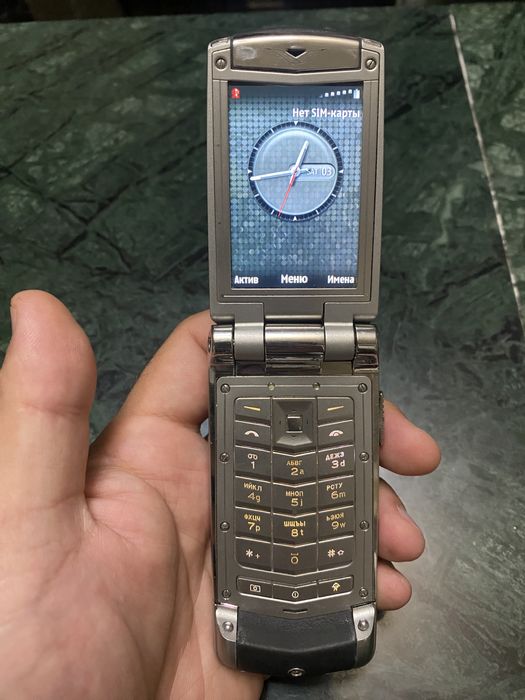 Vertu Ayxta Black в идеальном состоянии.