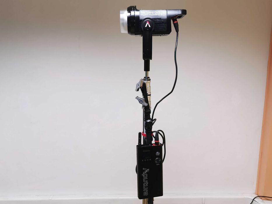 Aputure Light Storm LS C120D II (V-mount) професионално LED осветление за фотография, видео или влогинг