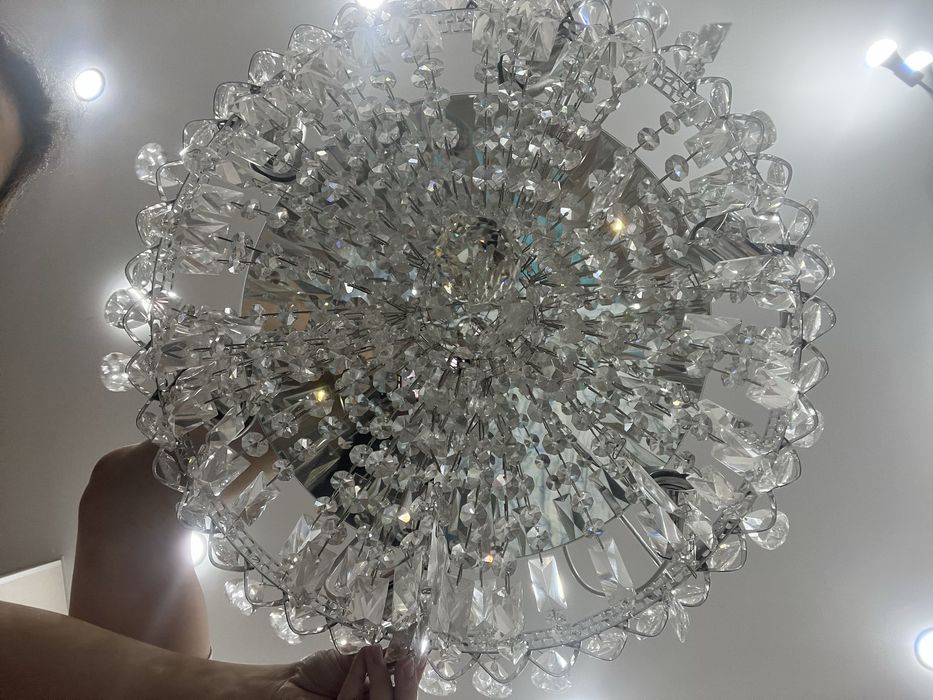 Продам люстру хрустальную