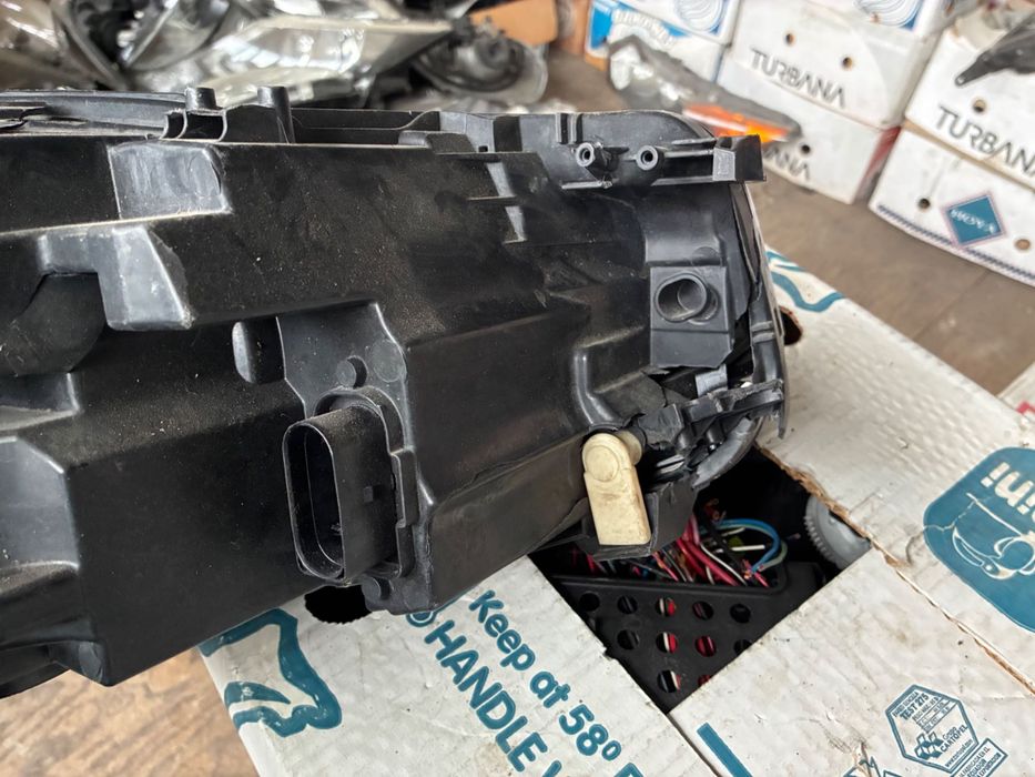 Ляв фар Vw T-Cross. С модул. 2GM998478. За части