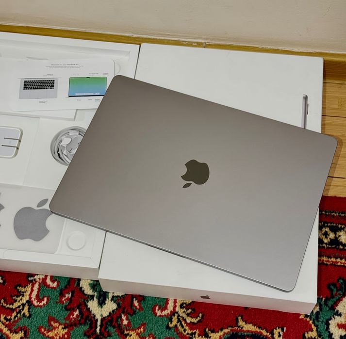 MacBook Air M2 (256gb) like new