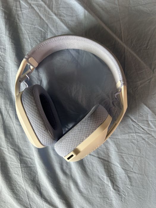 Слушалки на logitech G435