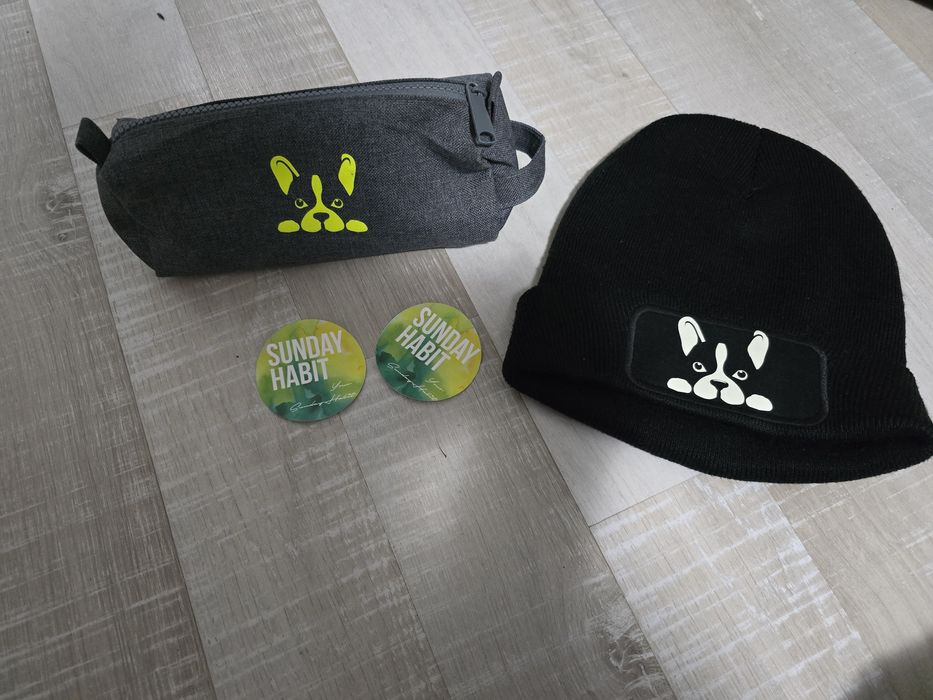 Sunday Habit светеща шапка,несесер и стикери